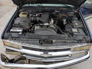 1996 Chevrolet Suburban with VIN 1GNEC16R8TJ359059, listed as a Copart auction lot 86344584 with 390,115 mi miles and Salvage Title. Bid and sale history available at carsss.com. Image 12.