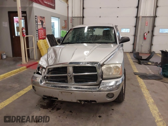 2005 Dodge Dakota Laramie with VIN 1D7HW58N75S188127, listed as a IAAI auction lot 41209206 with 117,480 mi miles and . Bid and sale history available at DreamBid. Image 13.