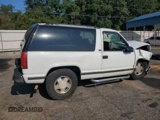 1995 GMC Yukon with VIN 1GKEK18K2SJ700616, listed as a Copart auction lot 68582034 with 205,980 mi miles and Salvage Title. Bid and sale history available at carsss.com. Image 3.