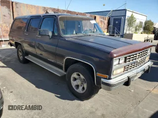 1991 Chevrolet Suburban z VIN 1GNGR26N2MF124400, wystawiony jako Copart lot #85809994 z przebiegiem 160 922 mil mil oraz Czysty tytuł • Clean title. Historia ofert i sprzedaży dostępna na DreamBid. Obrazek 4.