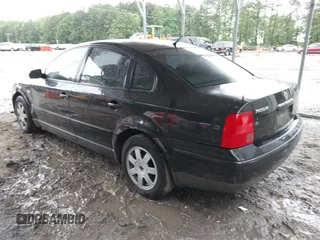 1999 Volkswagen Passat GL z VIN WVWMD63B2XE351611, wystawiony jako IAAI lot #42308007 z przebiegiem 180 893 mil mil oraz . Historia ofert i sprzedaży dostępna na DreamBid. Obrazek 3.