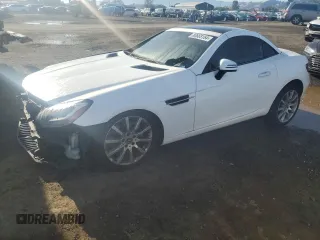 2018 Mercedes-Benz SLC 300 z VIN WDDPK3JA5JF156170, wystawiony jako Copart lot #80668164 z przebiegiem 86 882 mil mil oraz Szkoda całkowita • Salvage title. Historia ofert i sprzedaży dostępna na DreamBid. Obrazek 1.