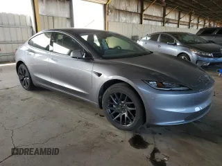 2025 Tesla Model 3 Long Range z VIN 5YJ3E1EB8SF922812, wystawiony jako Copart lot #48794645 z przebiegiem 1 731 mil mil oraz Szkoda całkowita • Salvage title. Historia ofert i sprzedaży dostępna na DreamBid. Obrazek 4.