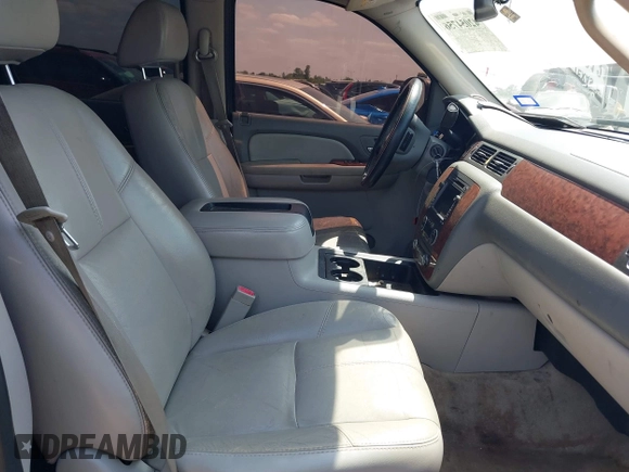 2007 Chevrolet Suburban LTZ with VIN 3GNFK163X7G142655, listed as a IAAI auction lot 42054756 with Not Provided miles. Bid and sale history available at carsss.com. Image 5.