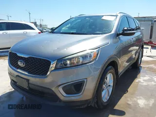 2018 Kia Sorento L z VIN 5XYPG4A32JG377807, wystawiony jako IAAI lot #41963441 z przebiegiem 121 339 mil mil oraz . Historia ofert i sprzedaży dostępna na DreamBid. Obrazek 2.