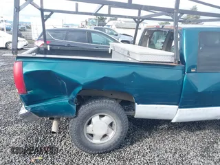 1997 Chevrolet Silverado 1500 with VIN 1GCEK19RXVE110345, listed as a IAAI auction lot 41911626 with 261,908 mi miles and . Bid and sale history available at DreamBid. Image 6.