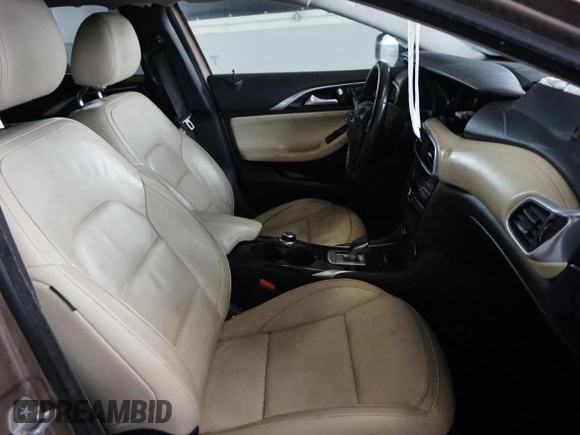 2017 Infiniti QX30 Premium z VIN SJKCH5CR6HA023217, wystawiony jako Copart lot #59604925 z przebiegiem 62 281 mil mil oraz Czysty tytuł • Clean title. Historia ofert i sprzedaży dostępna na DreamBid. Obrazek 5.