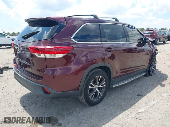 2019 Toyota Highlander LE z VIN 5TDZARFH5KS054593, wystawiony jako IAAI lot #41891885 z przebiegiem 131 351 mil mil oraz . Historia ofert i sprzedaży dostępna na DreamBid. Obrazek 4.