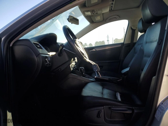2013 Volkswagen Jetta Sedan TDI w/Premium with VIN 3VWLL7AJ0DM292446, listed as a Copart auction lot 49522725 with 58,674 mi miles and Salvage Title. Bid and sale history available at carsss.com. Image 7.