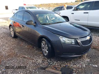 2014 Chevrolet Cruze LS z VIN 1G1PA5SH9E7480168, wystawiony jako IAAI lot #40937117 z przebiegiem 127 982 mil mil oraz . Historia ofert i sprzedaży dostępna na DreamBid. Obrazek 1.