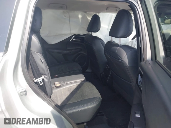 2024 Mitsubishi Outlander SE z VIN JA4J3VA83RZ027953, wystawiony jako IAAI lot #42280038 z przebiegiem 32 733 mil mil oraz . Historia ofert i sprzedaży dostępna na DreamBid. Obrazek 8.