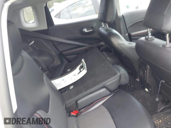 2019 Jeep Compass Trailhawk z VIN 3C4NJDDB3KT760631, wystawiony jako IAAI lot #42681139 z przebiegiem 71 128 mil mil oraz . Historia ofert i sprzedaży dostępna na DreamBid. Obrazek 8.
