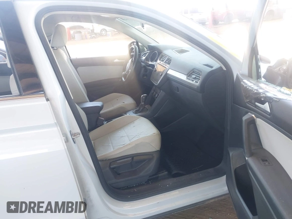 2018 Volkswagen Tiguan SEL with VIN 3VV3B7AX8JM132211, listed as a IAAI auction lot 42516340 with 75,641 mi miles and . Bid and sale history available at DreamBid. Image 5.