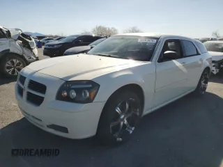 2005 Dodge Magnum z VIN 2D4FV48T65H598943, wystawiony jako Copart lot #49665855 z przebiegiem 101 486 mil mil oraz Tytuł czysty. Historia ofert i sprzedaży dostępna na DreamBid. Obrazek 1.