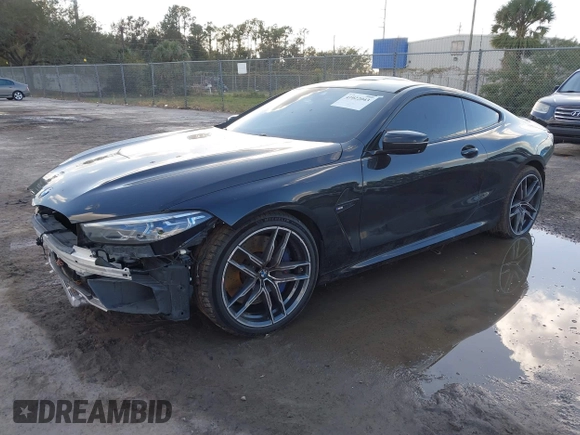 2020 BMW M8 z VIN WBSAE0C01LCD54612, wystawiony jako IAAI lot #41022043 z przebiegiem Nie podano mil oraz . Historia ofert i sprzedaży dostępna na DreamBid. Obrazek 18.