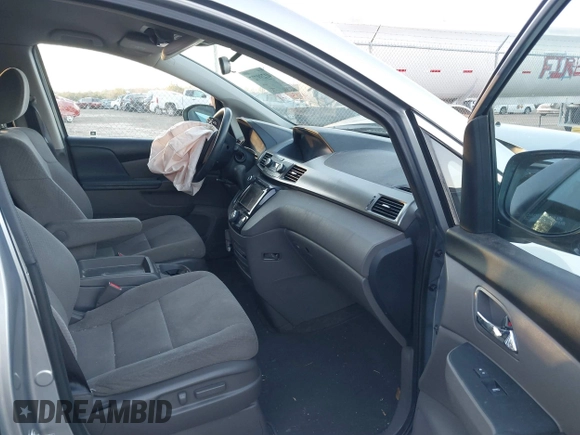 2017 Honda Odyssey SE with VIN 5FNRL5H38HB020908, listed as a IAAI auction lot 41239727 with 112,316 mi miles and . Bid and sale history available at carsss.com. Image 5.