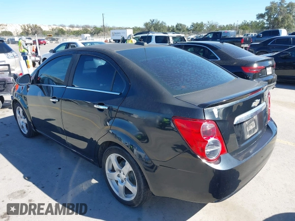 2015 Chevrolet Sonic LTZ z VIN 1G1JE5SB7F4101368, wystawiony jako IAAI lot #41742156 z przebiegiem 143 865 mil mil oraz . Historia ofert i sprzedaży dostępna na DreamBid. Obrazek 3.