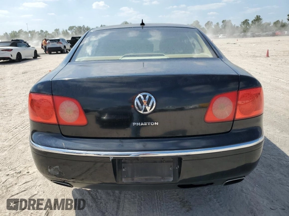 2005 Volkswagen Phaeton z VIN WVWAF03D658003589, wystawiony jako Copart lot #74049134 z przebiegiem 124 506 mil mil oraz Tytuł czysty. Historia ofert i sprzedaży dostępna na DreamBid. Obrazek 6.