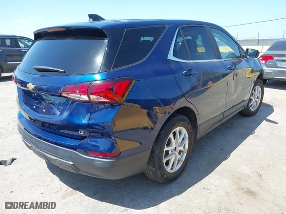 2022 Chevrolet Equinox LT with VIN 2GNAXKEV1N6131220, listed as a IAAI auction lot 41726514 with 60,462 mi miles. Bid and sale history available at carsss.com. Image 4.