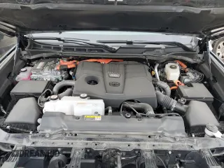 2024 Toyota Sequoia SR5 with VIN 7SVAAABA2RX035310, listed as a Copart auction lot 87412524 with 9,104 mi miles and Salvage Title. Bid and sale history available at carsss.com. Image 12.