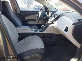 2010 Chevrolet Equinox LS with VIN 2CNALBEW3A6280795, listed as a IAAI auction lot 41934073 with 98,733 mi miles. Bid and sale history available at carsss.com. Image 5.