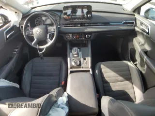 2024 Mitsubishi Outlander SE z VIN JA4J3VA88RZ061967, wystawiony jako Copart lot #50809405 z przebiegiem 14 737 mil mil oraz Szkoda całkowita • Salvage title. Historia ofert i sprzedaży dostępna na DreamBid. Obrazek 8.