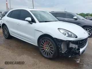 2018 Porsche Macan Turbo z VIN WP1AF2A54JLB70790, wystawiony jako IAAI lot #42288801 z przebiegiem 69 034 mil mil oraz . Historia ofert i sprzedaży dostępna na DreamBid. Obrazek 1.