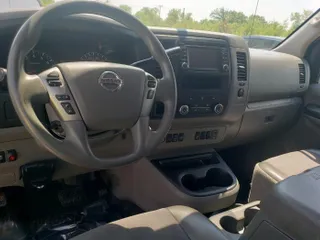 2019 Nissan NV SV z VIN 1N6AF0KY3KN807301, wystawiony jako IAAI lot #42479676 z przebiegiem 145 285 mil mil oraz . Historia ofert i sprzedaży dostępna na DreamBid. Obrazek 10.