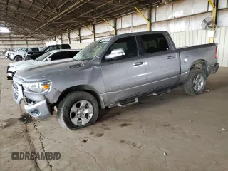 2022 Ram 1500 Big Horn z VIN 1C6SRFFT4NN119786, wystawiony jako Copart lot #52823155 z przebiegiem 26 974 mil mil oraz Szkoda całkowita • Salvage title. Historia ofert i sprzedaży dostępna na DreamBid. Obrazek 1.
