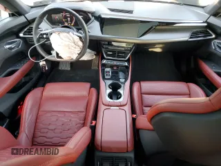 2023 Audi e-tron GT Premium Plus z VIN WAUCJBFW8P7005334, wystawiony jako Copart lot #41005574 z przebiegiem 10 093 mil mil oraz . Historia ofert i sprzedaży dostępna na DreamBid. Obrazek 8.