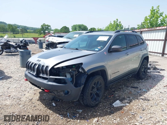 2017 Jeep Cherokee Trailhawk z VIN 1C4PJMBSXHW601720, wystawiony jako IAAI lot #42237975 z przebiegiem 92 239 mil mil oraz . Historia ofert i sprzedaży dostępna na DreamBid. Obrazek 20.