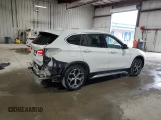 2018 BMW X1 xDrive28i z VIN WBXHT3C31J3H33391, wystawiony jako Copart lot #47849675 z przebiegiem 73 108 mil mil oraz Szkody całkowita. Historia ofert i sprzedaży dostępna na DreamBid. Obrazek 3.