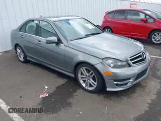 2014 Mercedes-Benz C with VIN WDDGF8AB5ER318166, listed as a IAAI auction lot 41911146 with 115,691 mi miles. Bid and sale history available at carsss.com. Image 1.