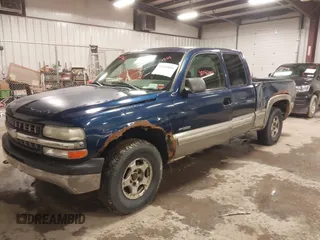 2000 Chevrolet Silverado 1500 LS with VIN 2GCEK19T0Y1274947, listed as a IAAI auction lot 42042066 with 200,262 mi miles. Bid and sale history available at carsss.com. Image 2.