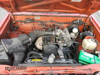 1991 Mitsubishi Mighty Max z VIN JA7FL24W3MP017705, wystawiony jako Copart lot #85737304 z przebiegiem 261 896 mil mil oraz Szkody całkowita. Historia ofert i sprzedaży dostępna na DreamBid. Obrazek 11.