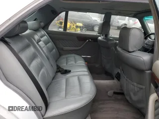 1990 Mercedes-Benz 300 with VIN WDBCA25D9LA550909, listed as a Copart auction lot 82717124 with 221,701 mi miles and Salvage Title. Bid and sale history available at DreamBid. Image 10.