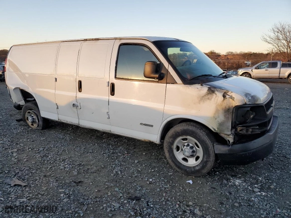 2003 Chevrolet Express Cargo Van with VIN 1GCGG29V131130663, listed as a Copart auction lot 84703514 with 221,120 mi miles and Salvage Title. Bid and sale history available at carsss.com. Image 4.