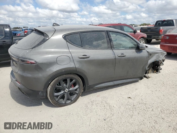 2024 Dodge Hornet R/T Plus with VIN ZACPDFDWXR3A20470, listed as a Copart auction lot 77320094 with 4,836 mi miles and Clean Title. Bid and sale history available at DreamBid. Image 3.