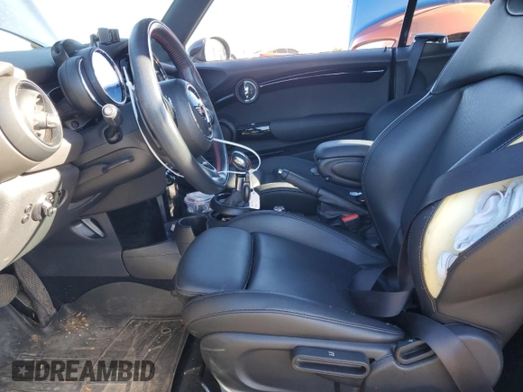 2019 MINI Convertible Cooper S с VIN WMWWG9C57K3E40624, выставлен на аукционе Copart как лот 83236894 с пробегом 44 900 миль миль и Списание • Salvage title. История ставок и продаж доступна на DreamBid. Изображение 7.