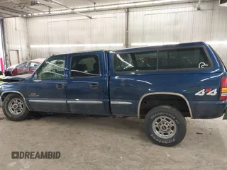 2002 GMC Sierra 2500HD SLE with VIN 1GTHK23192F157362, listed as a IAAI auction lot 41200514 with 145,273 mi miles. Bid and sale history available at carsss.com. Image 15.