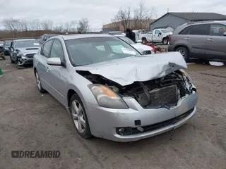2007 Nissan Altima SL with VIN 1N4BL21E37C170017, listed as a IAAI auction lot 41810640 with 182,269 mi miles and . Bid and sale history available at carsss.com. Image 1.