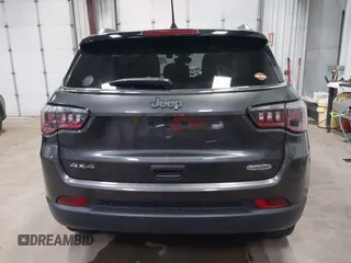 2019 Jeep Compass Latitude z VIN 3C4NJDBB3KT828901, wystawiony jako IAAI lot #41873087 z przebiegiem 49 107 mil mil oraz . Historia ofert i sprzedaży dostępna na DreamBid. Obrazek 16.