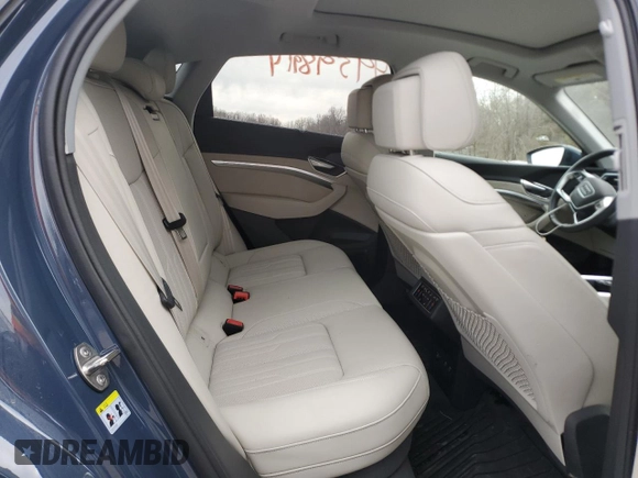 2021 Audi e-tron Sportback Prestige z VIN WA13AAGE0MB019623, wystawiony jako Copart lot #49598914 z przebiegiem 20 856 mil mil oraz . Historia ofert i sprzedaży dostępna na DreamBid. Obrazek 11.