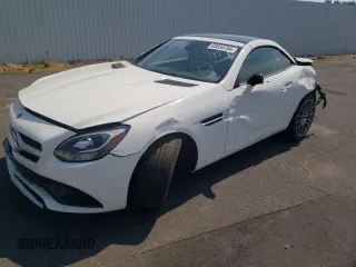 2020 Mercedes-Benz SLC 300 z VIN W1KPK3JAXLF169788, wystawiony jako Copart lot #63054754 z przebiegiem 20 666 mil mil oraz Szkody całkowita. Historia ofert i sprzedaży dostępna na DreamBid. Obrazek 1.