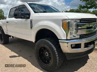 2017 Ford F-250 Lariat z VIN 1FT7W2BT4HEE44190, wystawiony jako Copart lot #56382545 z przebiegiem 168 968 mil mil oraz Czysty tytuł • Clean title. Historia ofert i sprzedaży dostępna na DreamBid. Obrazek 1.