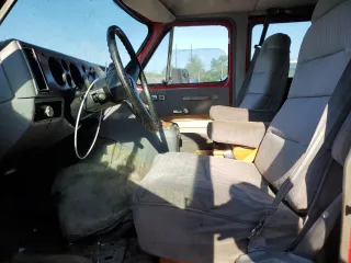 1989 Chevrolet Chevy Van z VIN 1GBEG25K1K7188534, wystawiony jako Copart lot #65769724 z przebiegiem 72 888 mil mil oraz Nie do naprawy. Historia ofert i sprzedaży dostępna na DreamBid. Obrazek 7.