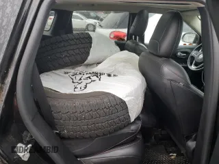 2017 Jeep Cherokee Trailhawk L Plus with VIN 1C4PJMBS9HW537640, listed as a Copart auction lot 84491674 with 121,396 mi miles and Clean Title. Bid and sale history available at carsss.com. Image 10.