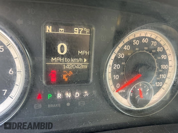 2017 Ram 1500 Tradesman z VIN 3C6JR7DG1HG617495, wystawiony jako Copart lot #66641845 z przebiegiem 142 042 mil mil oraz Czysty tytuł • Clean title. Historia ofert i sprzedaży dostępna na DreamBid. Obrazek 8.
