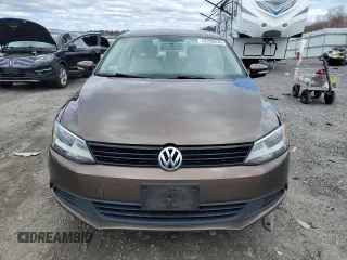 2014 Volkswagen Jetta Sedan SE with VIN 3VWD17AJ7EM257642, listed as a Copart auction lot 52286235 with 81,502 mi miles and Clean Title. Bid and sale history available at carsss.com. Image 5.