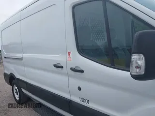 2019 Ford Transit z VIN 1FTYE2CMXKKB67987, wystawiony jako IAAI lot #42314124 z przebiegiem 46 021 mil mil oraz . Historia ofert i sprzedaży dostępna na DreamBid. Obrazek 13.